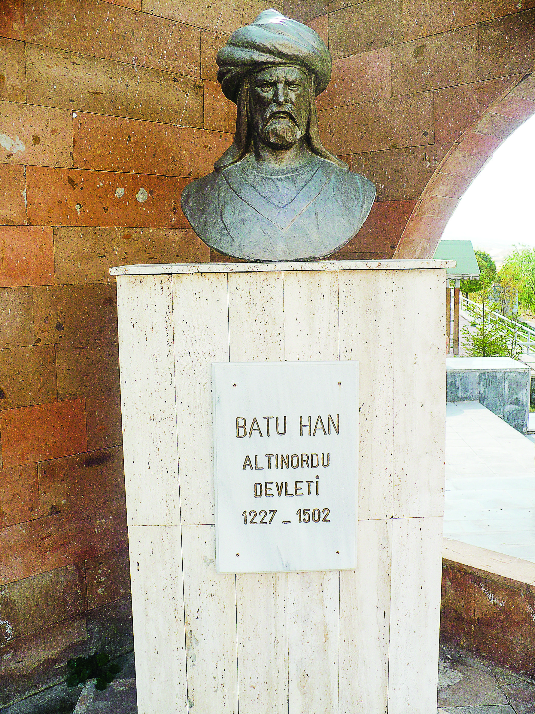Бюст Бату-хана в турецком городе Кайсери 1.jpg