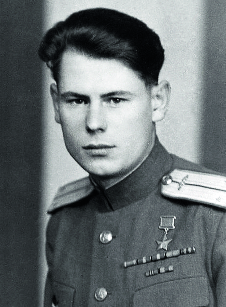 Гвардии лейтенант Александр Иванович Милюков.jpg