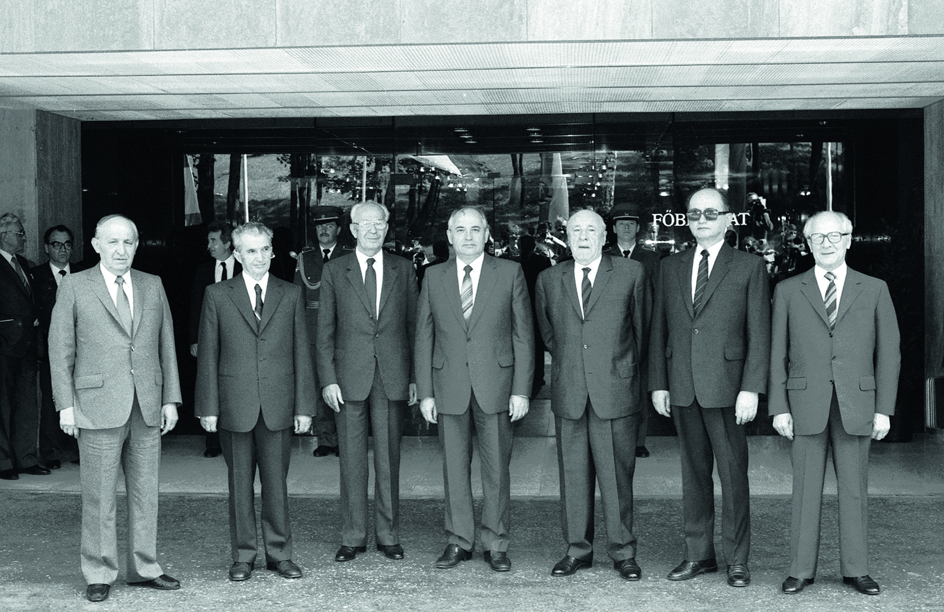 1955 организация варшавского договора. Горбачев 1989. Чаушеску и Брежнев.