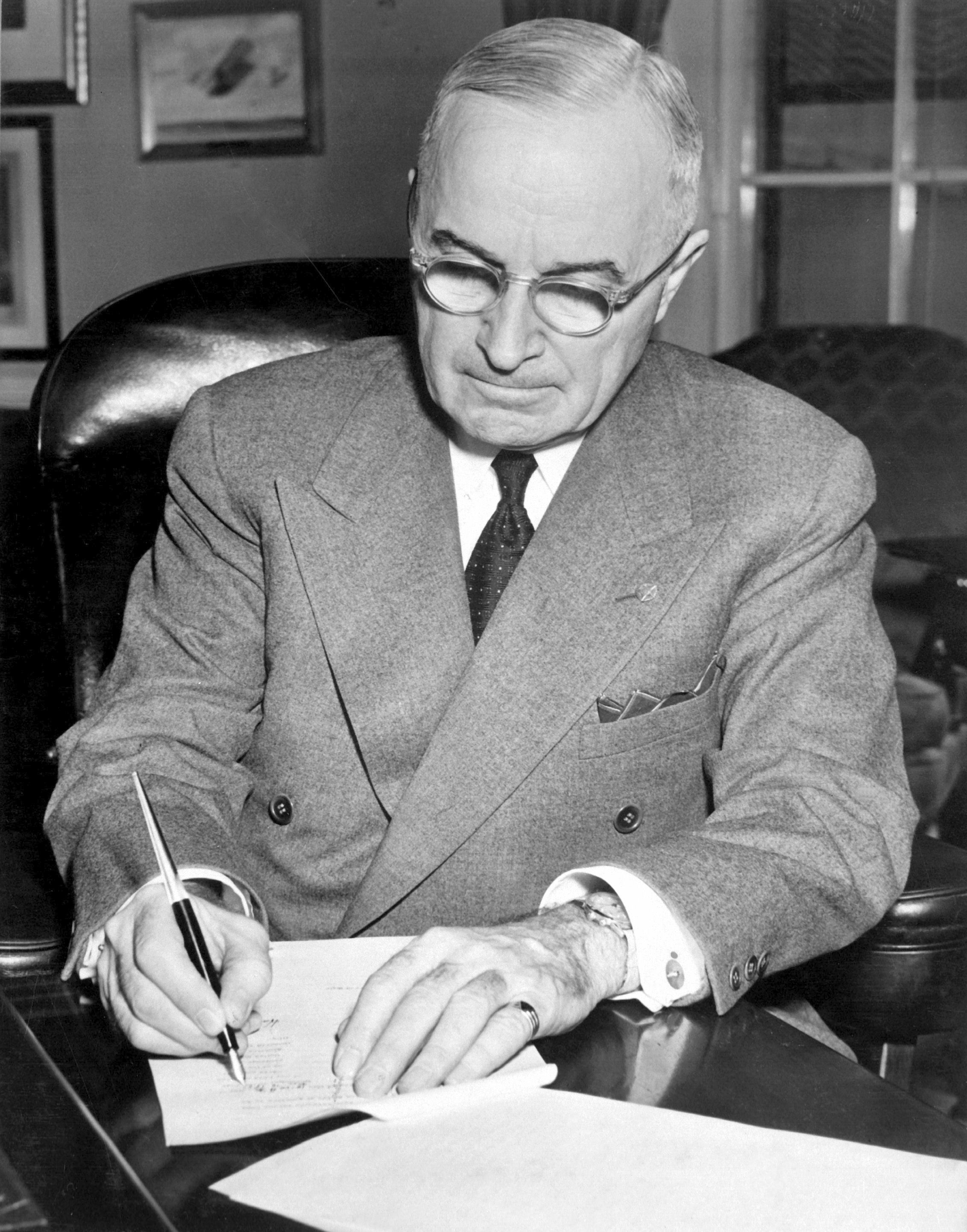 Harry s truman. Гарри Трумэн. Гарри Трумэн президент США. Перзидент Гарри Трумэн. Гарри Трумэн фото.