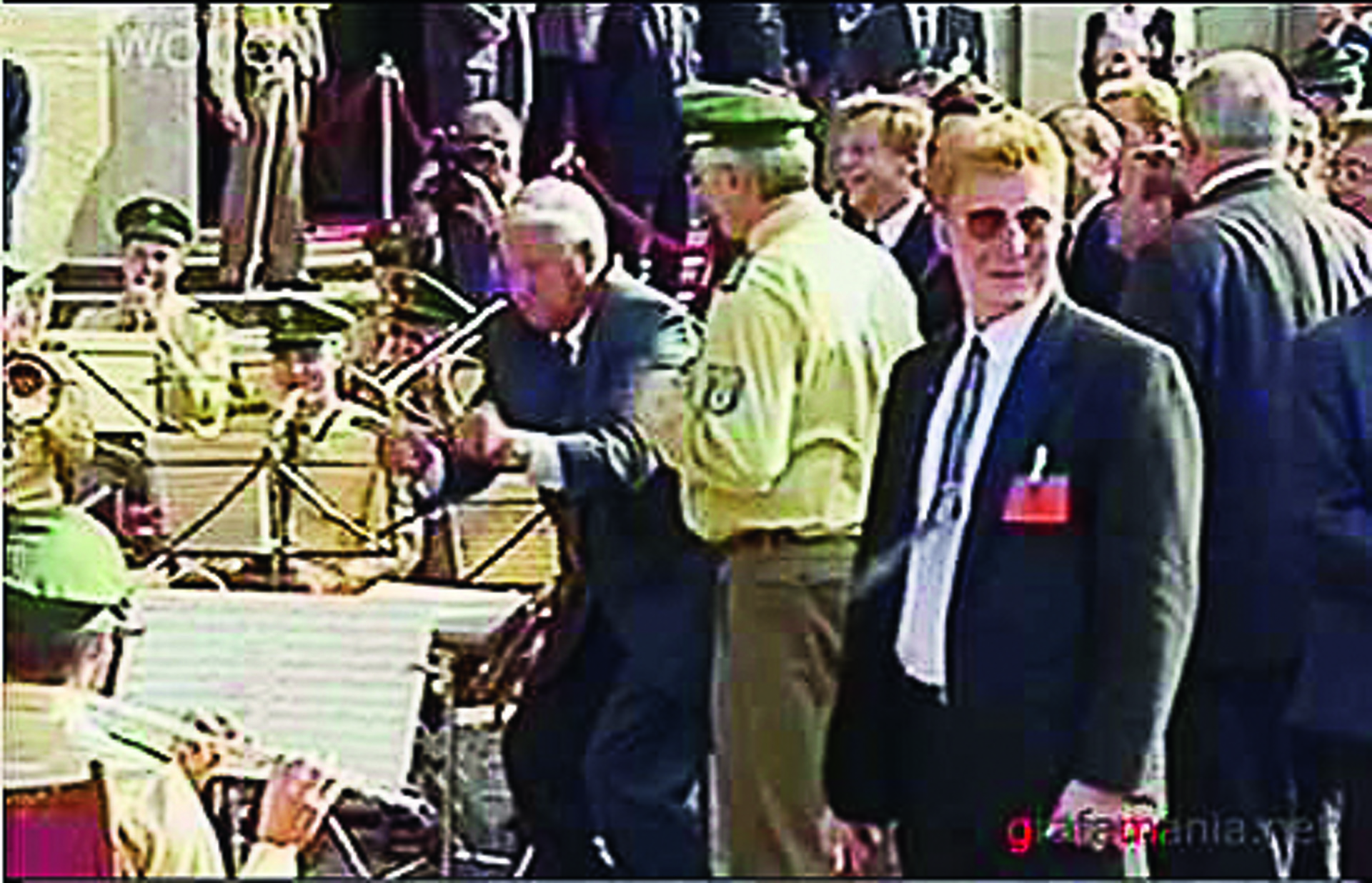 Ельцин дирижирует оркестром в германии. Ельцин дирижировал оркестром в Берлине.