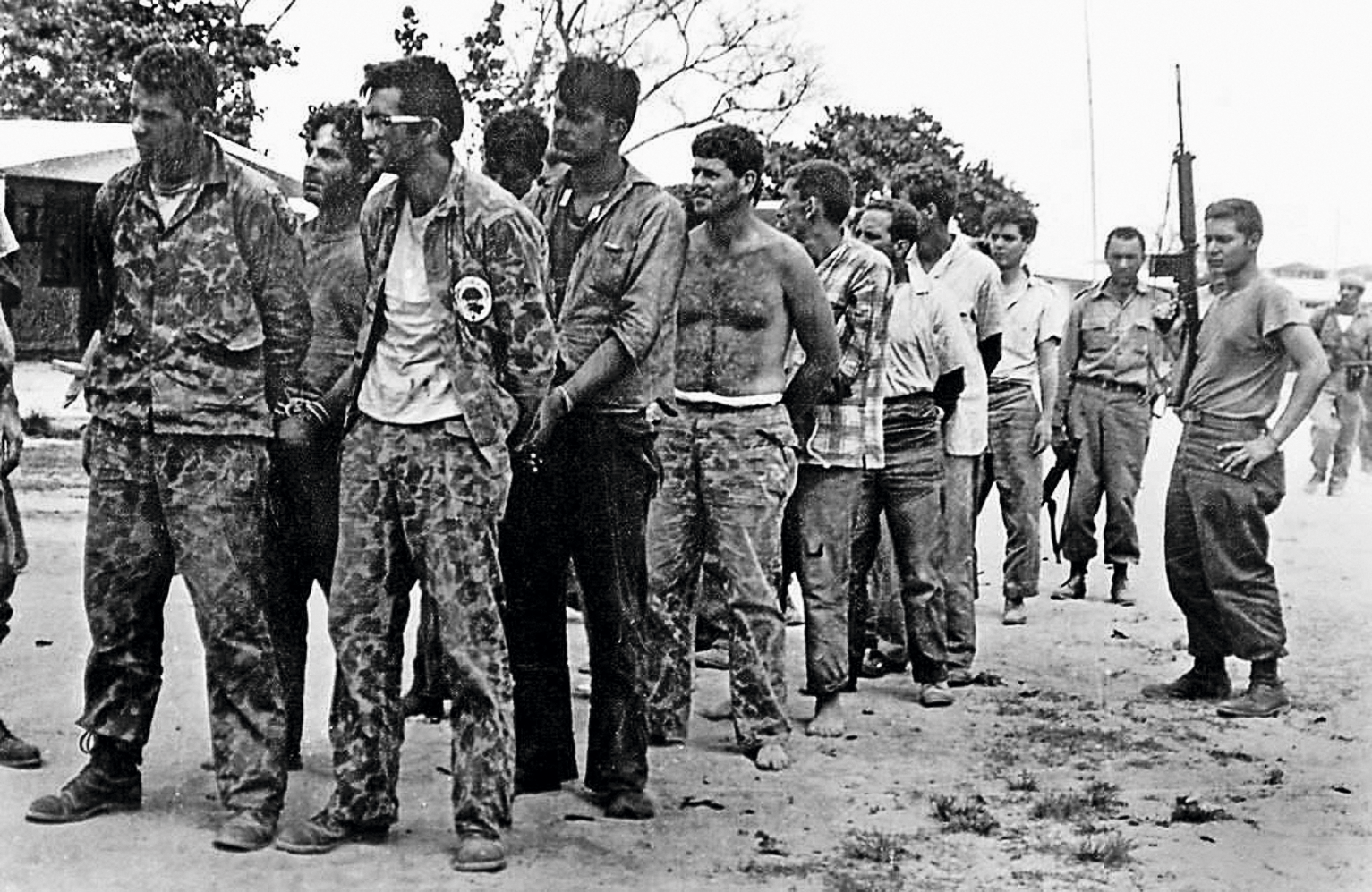 В декабре 1962 года более тысячи пленных членов «Бригады 2506» были выданы США.png