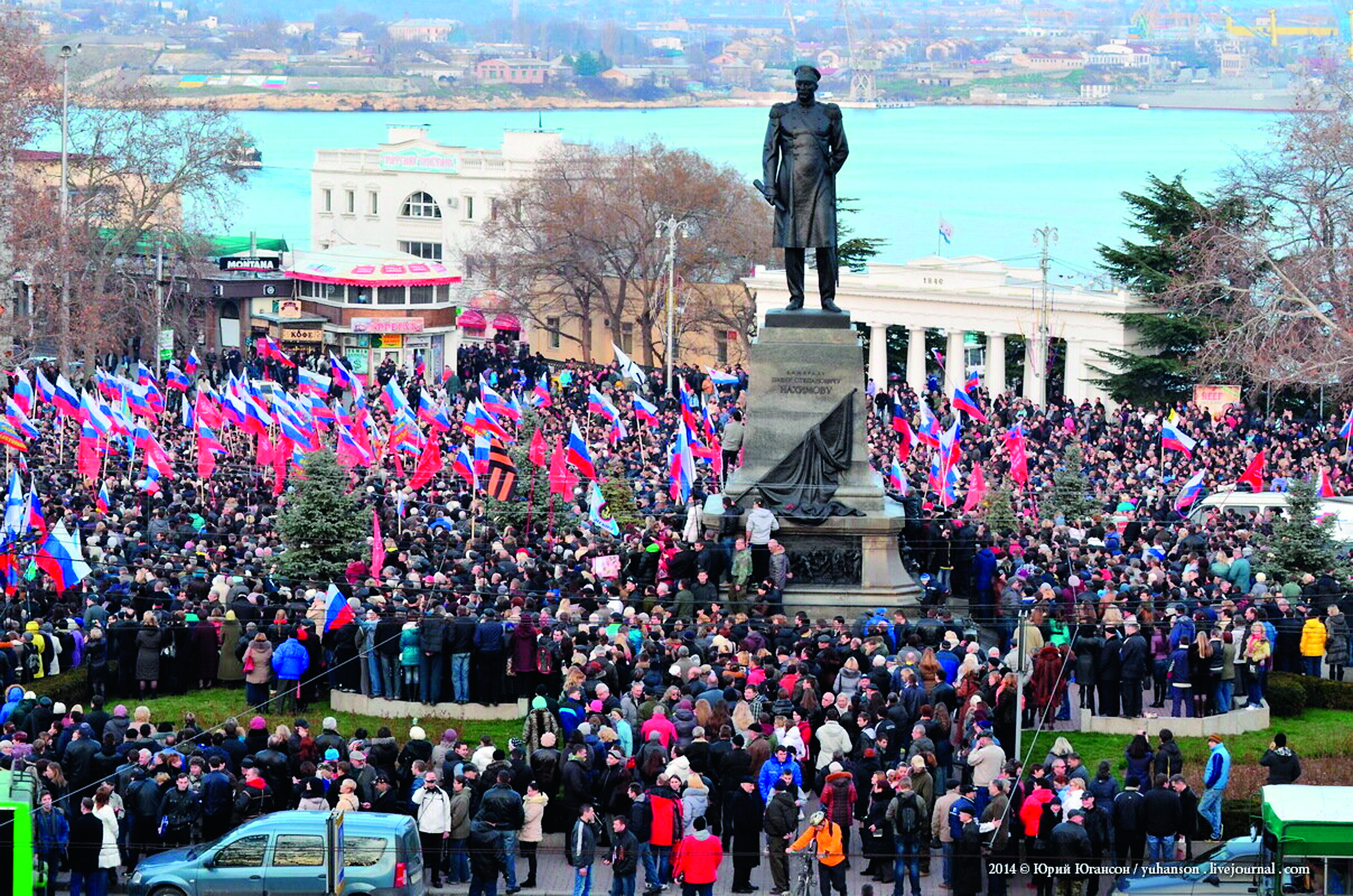 Референдум в севастополе 2014. Митинг площадь Нахимова в Севастополе 2014. Митинг на площади Нахимова 23 февраля 2014 года.