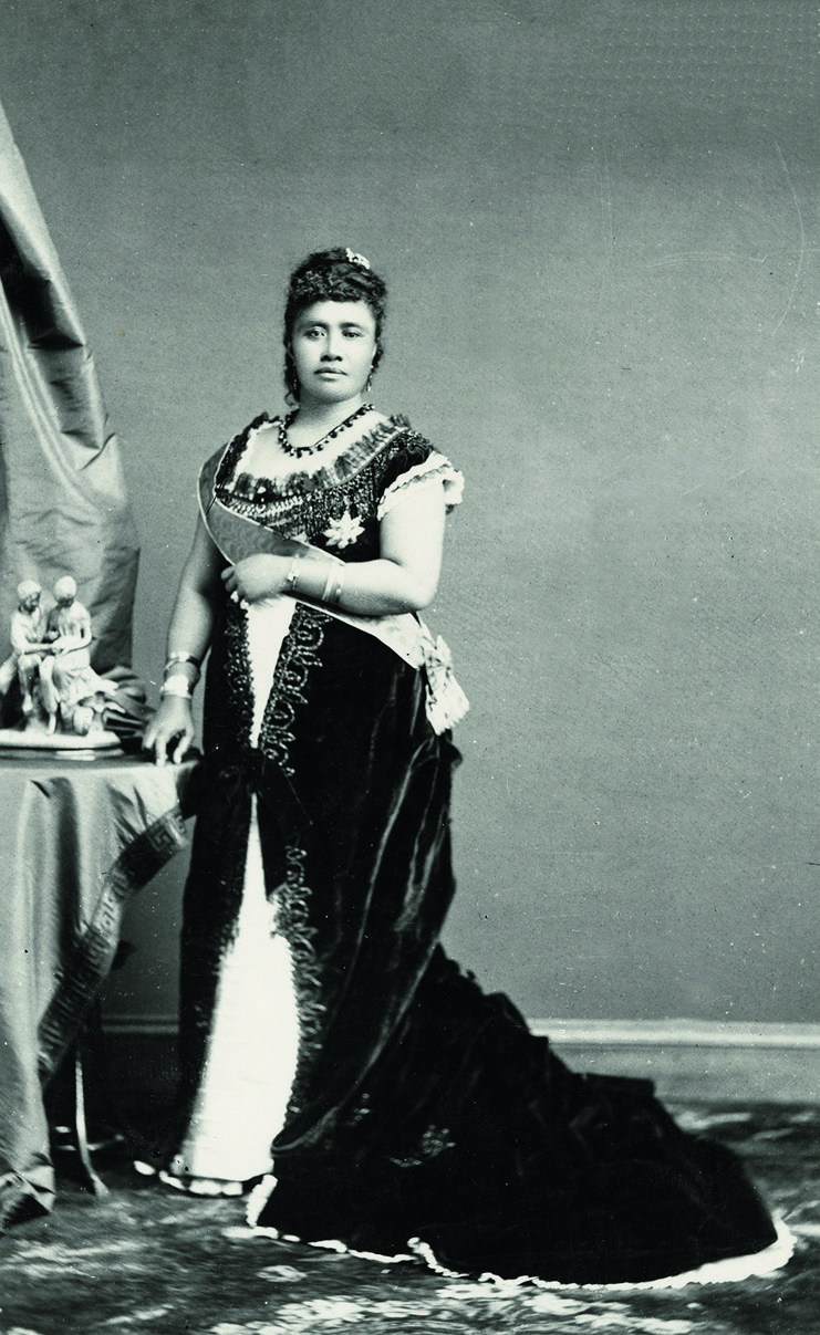 Liliuokalani,_photograph_by_A._A._Montano_(PP-98-10-004).jpg