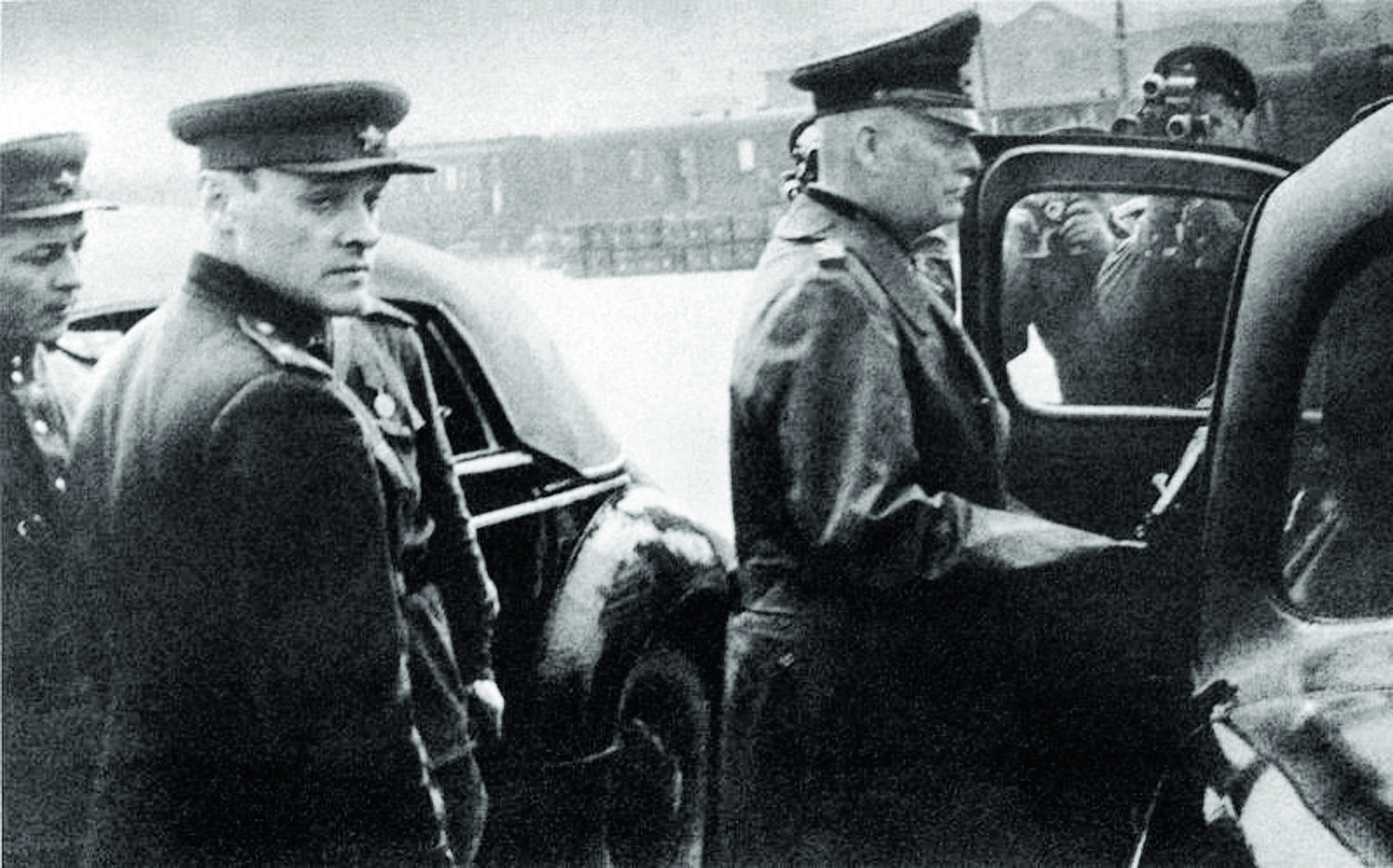 Советский полковник Коротков и Кейтель 1945.jpg