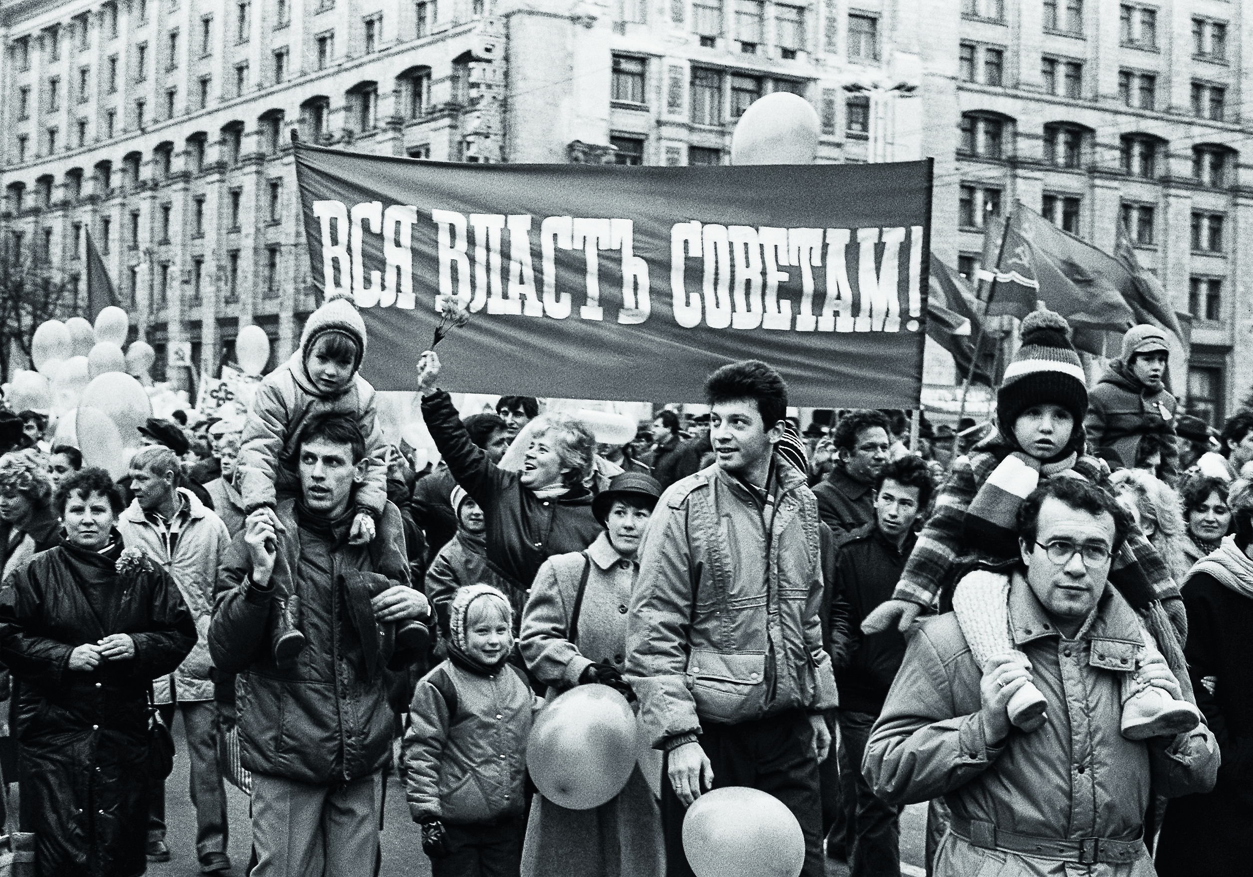 Причиной политического кризиса 1993 стало. Конституционный кризис 1993 года.