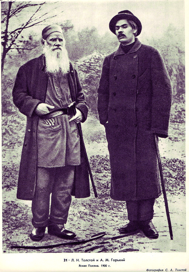 1900_ясная поляна Толстой и Горький.jpg