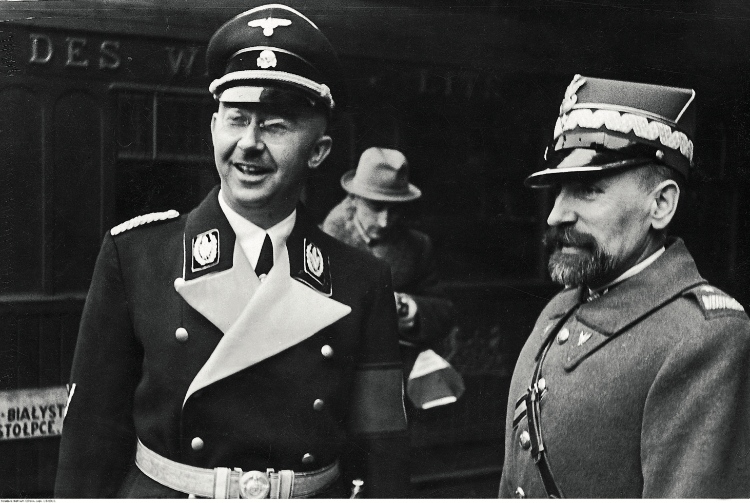 Рейхсфюрер СС Генрих Гиммлер и польский генерал Кордиан Йозеф Заморский, февраль 1939 г.png