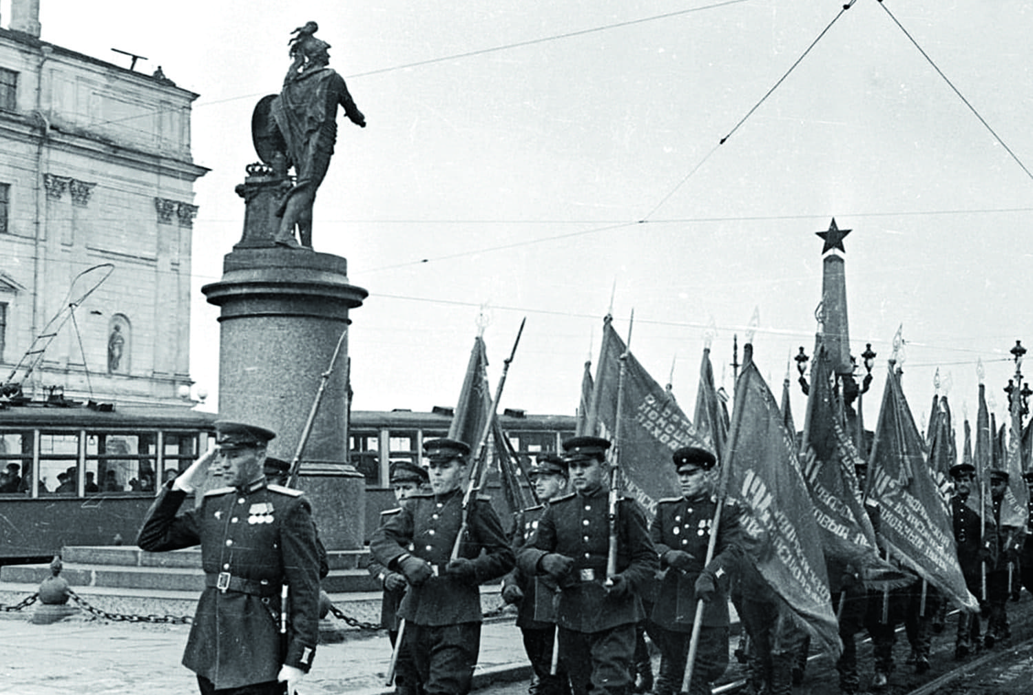 Суворовская площадь. 1945 г2_1.png