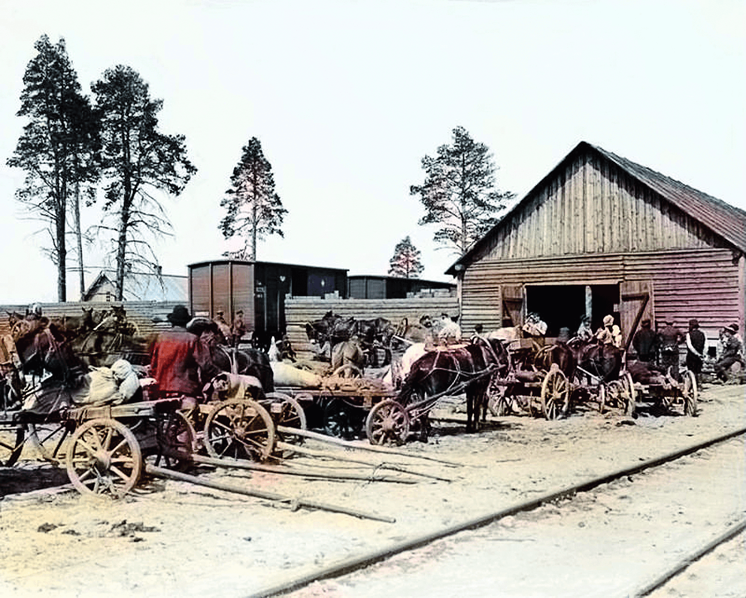 Лето 1919 года. На железнодорожной станции Медвежья Гора.png
