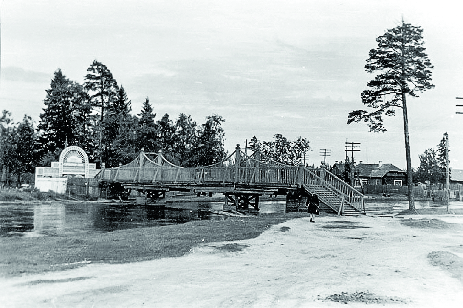 мост через Кумсу и вход в парк 1950-60.png