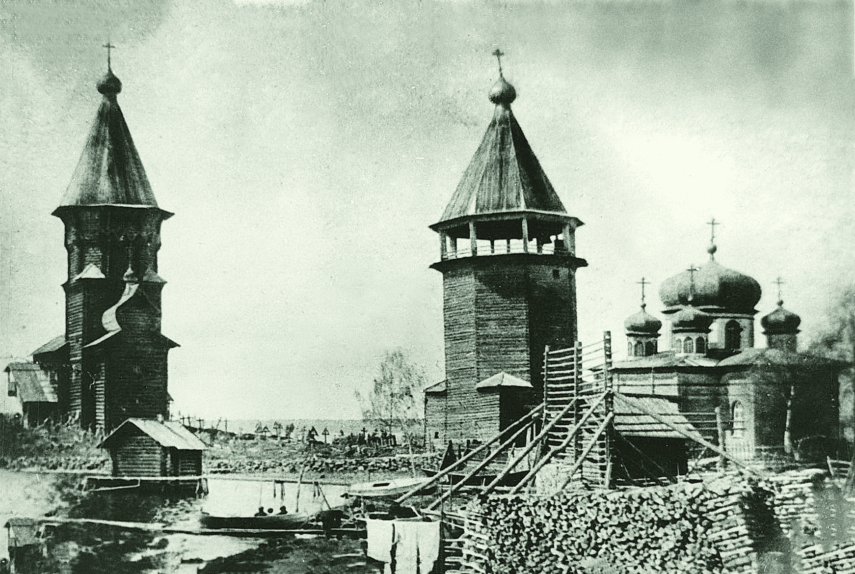 Ансамбль Успенской церкви до 1917 года.png