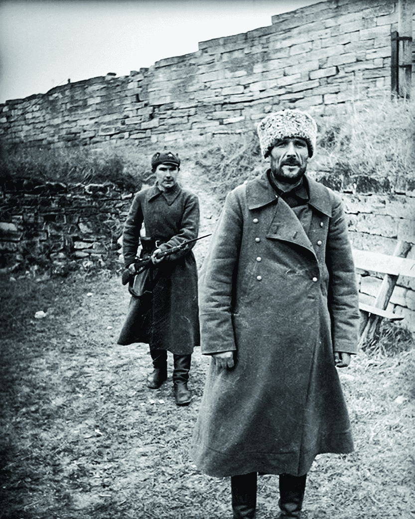 Бургомистр города Феодосия в 1941 В. С. Грузинов после задержания. Халдей.png