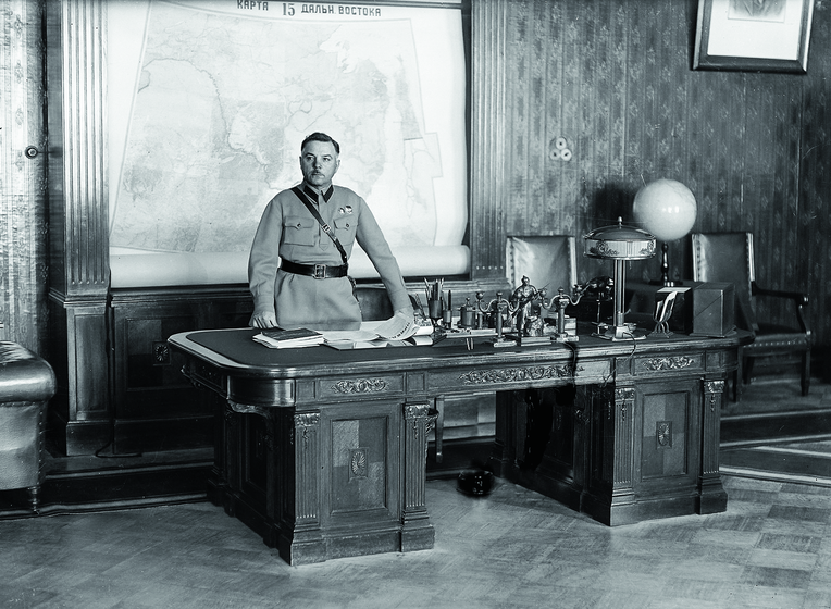 Ворошилов 1935 RIAN_544830.HR-pic4_zoom-1500x1500-18825.png