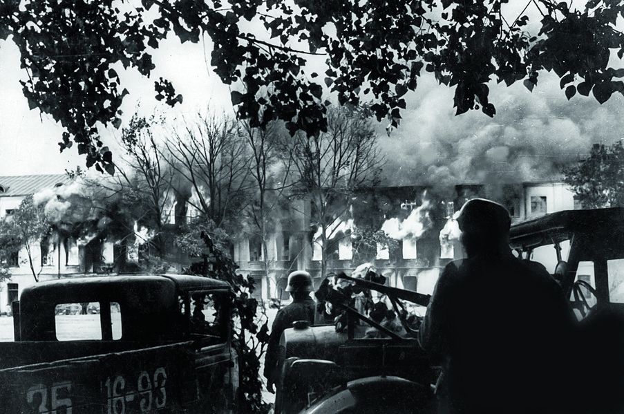 Nemci-v-Smolenske_1941.png