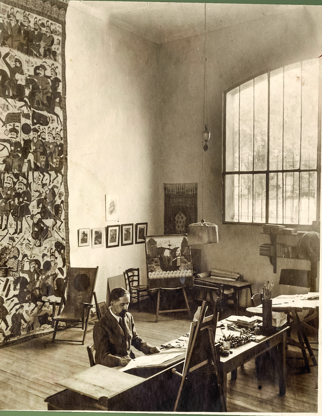 в мастерской в каире 1924.png