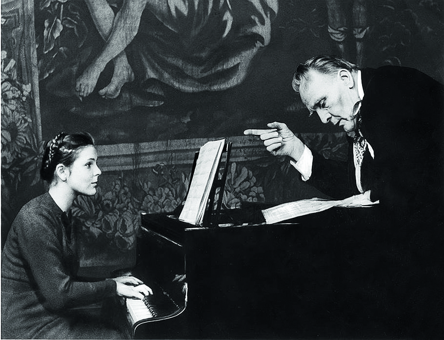 Дасия Шаляпина с отцом. Франция, 1930-е годы.jpg