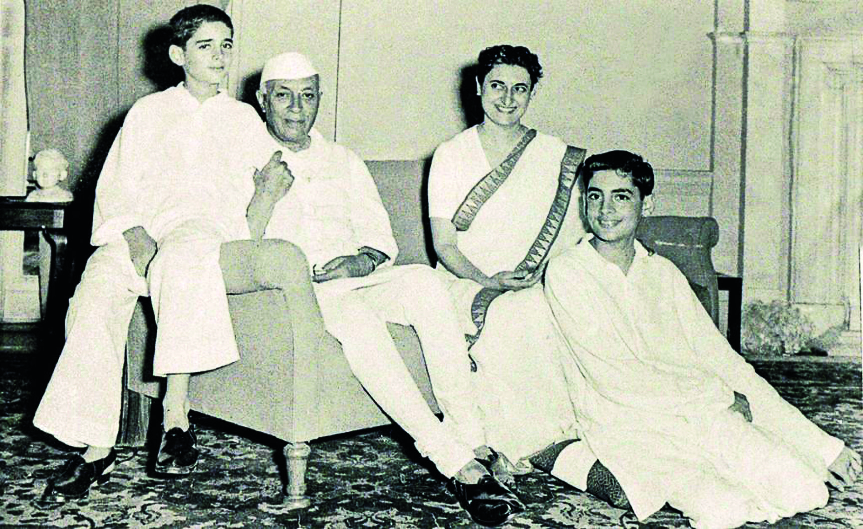 Nehru, Indira Gandhi Rajiv, Sanjay Gandhi.jpg