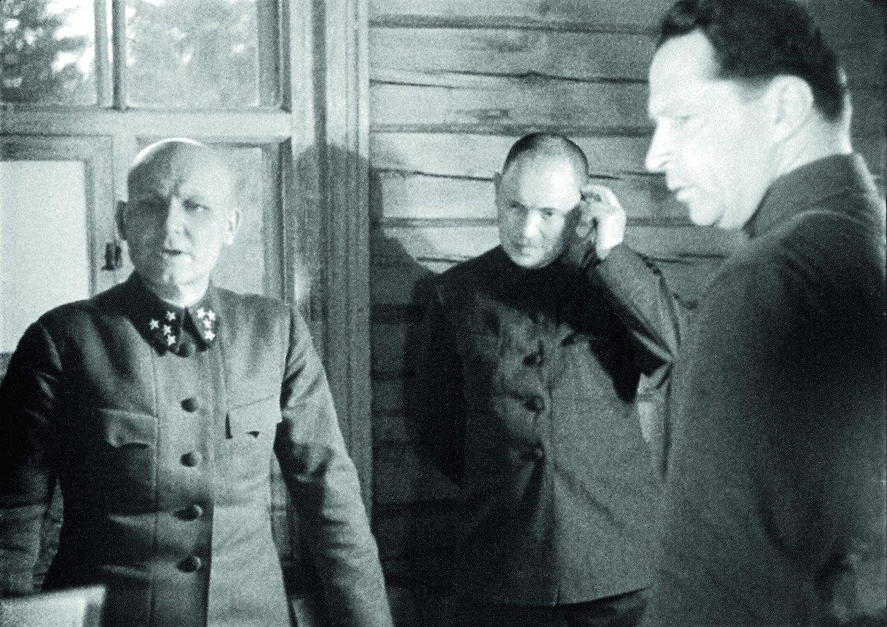 Конев командующий украинским фронтом. Маршал Конев 1945. Маршал Конев на фронте. Маршал Конев Шукшин.