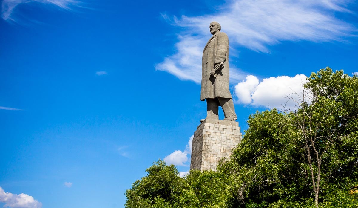 Памятник ленину у входа в волго донской. Волгоград монумент Ленина Красноармейский район. Памятник Ленину Волго-Донской канал. Памятник Ленину у входа в Волго-Донской канал. Памятник Ленину Волгоград Красноармейский.